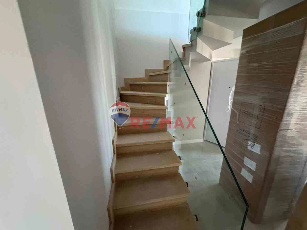 SARIYER'DE ORMAN VE DENİZ MANZARALI, KAPALI OTOPARKLI, SIFIR KİRALIK ÇATI DUBLEKS