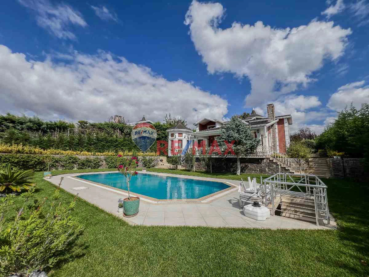 SILIVRI KAVAKLI SUN RISE SITESINDE MÜSTAKIL HAVUZLU SATILIK VİLLA